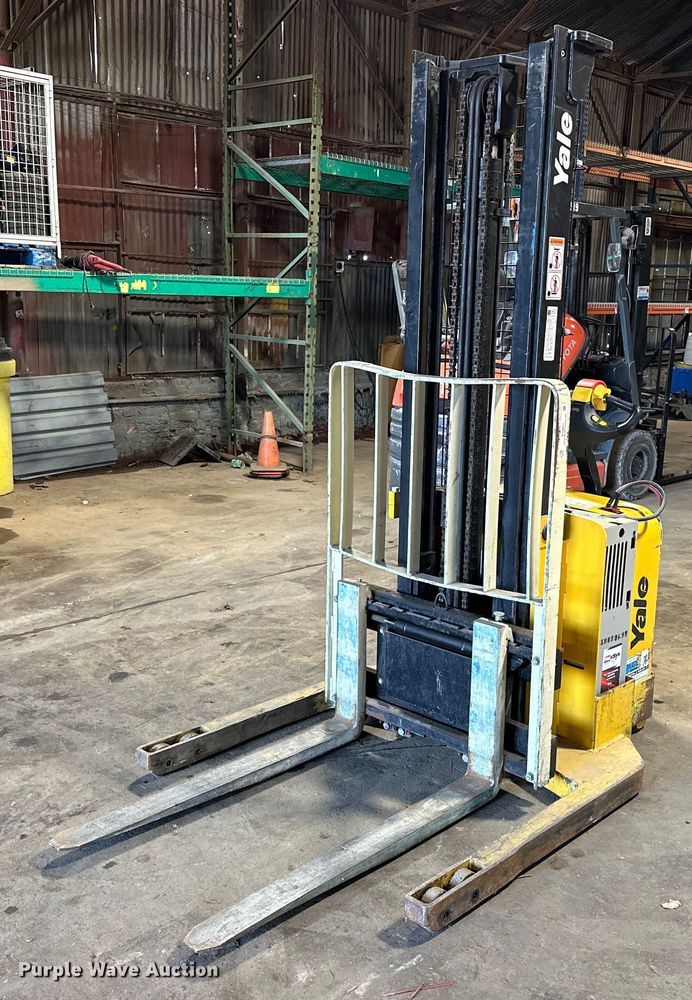 image for item EJ4951 Yale MSW040SFN24TV087 order picker