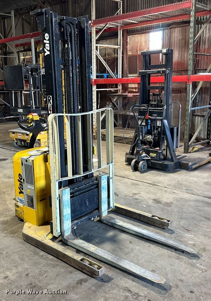 image for item EJ4951 Yale MSW040SFN24TV087 order picker