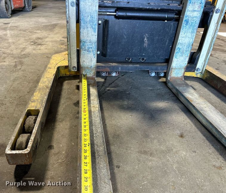 image for item EJ4951 Yale MSW040SFN24TV087 order picker