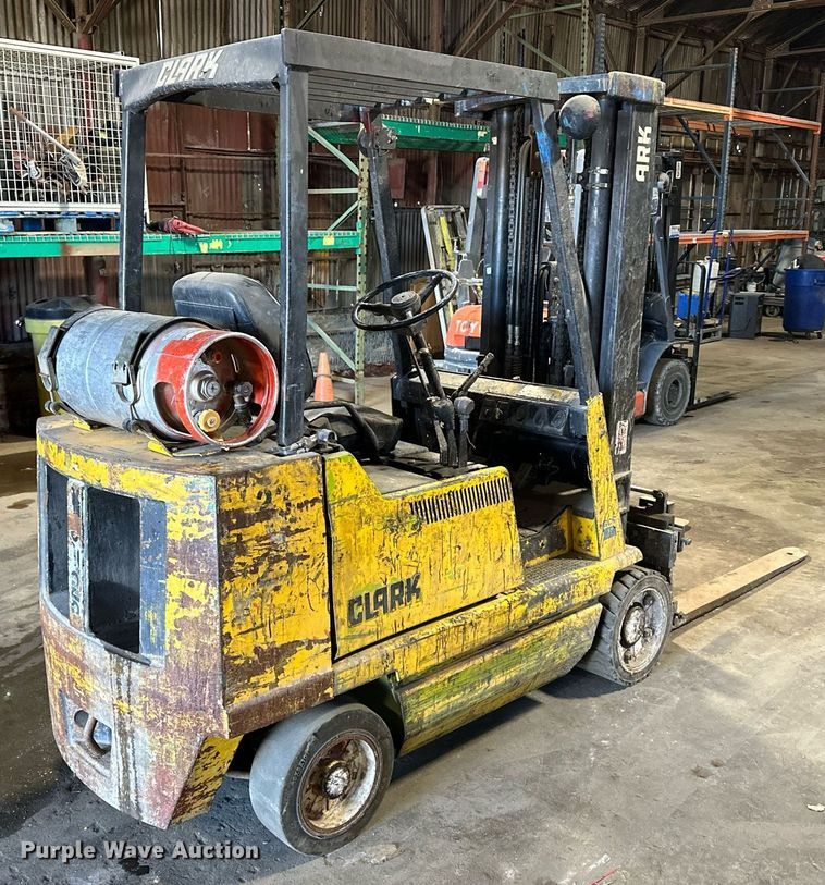 image for item EJ4961 Clark GCS 27 forklift