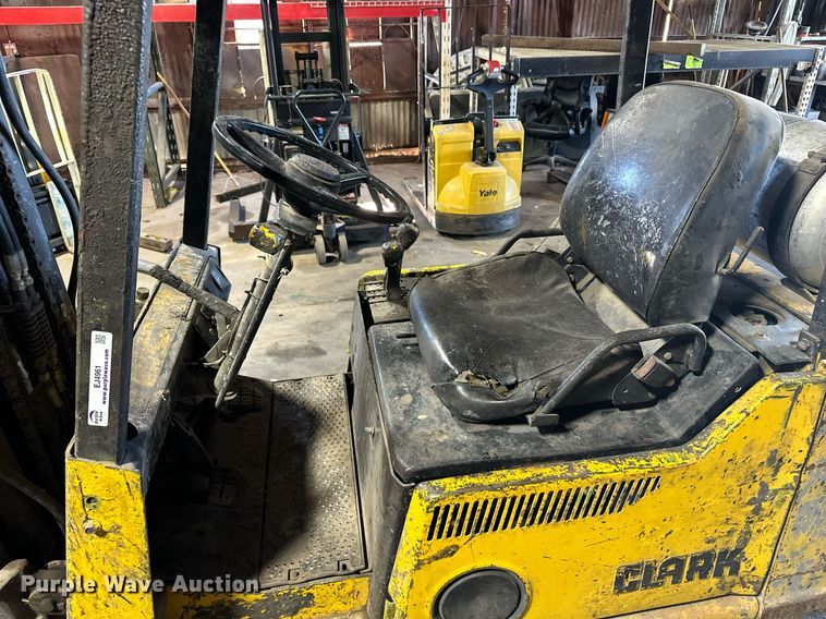 image for item EJ4961 Clark GCS 27 forklift