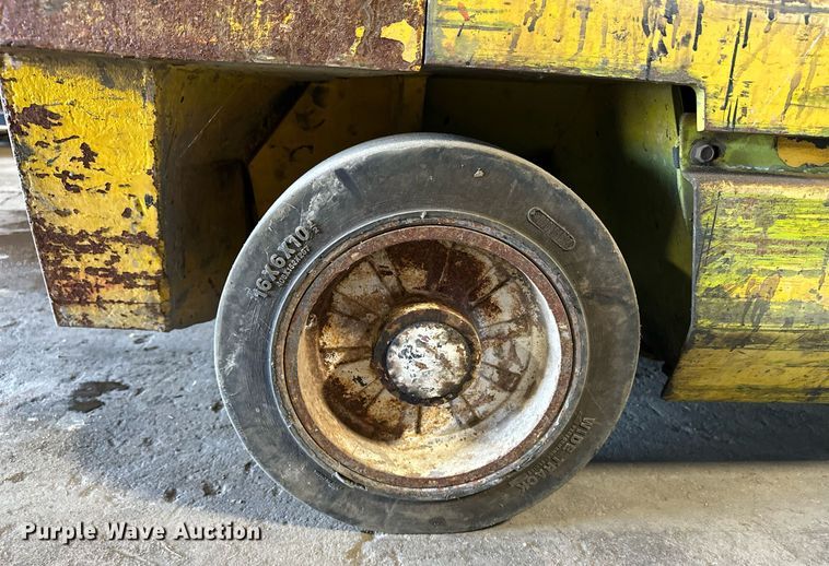 image for item EJ4961 Clark GCS 27 forklift