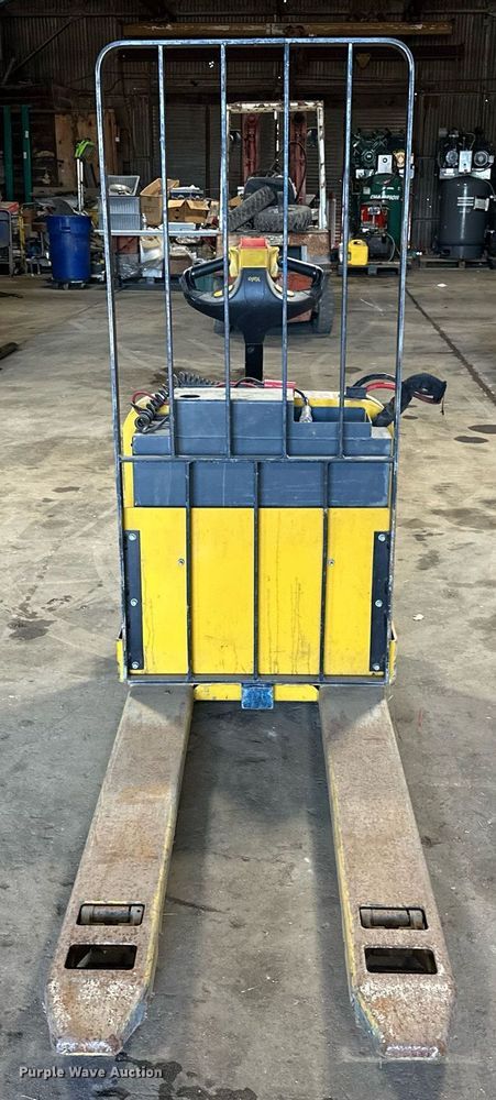 image for item EJ4963 Yale MPW050-EN24T2748 pallet jack