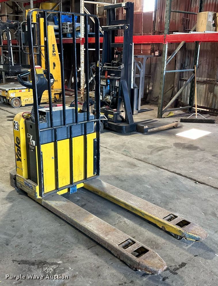 image for item EJ4963 Yale MPW050-EN24T2748 pallet jack