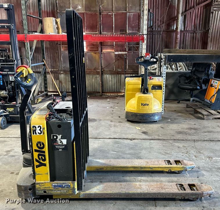 image for item EJ4963 Yale MPW050-EN24T2748 pallet jack