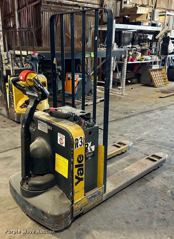 image for item EJ4963 Yale MPW050-EN24T2748 pallet jack
