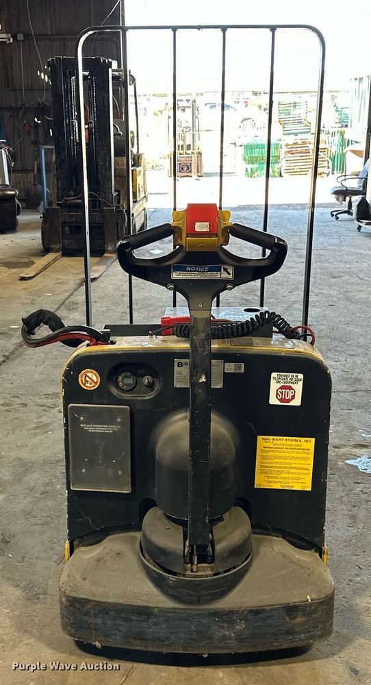 image for item EJ4963 Yale MPW050-EN24T2748 pallet jack