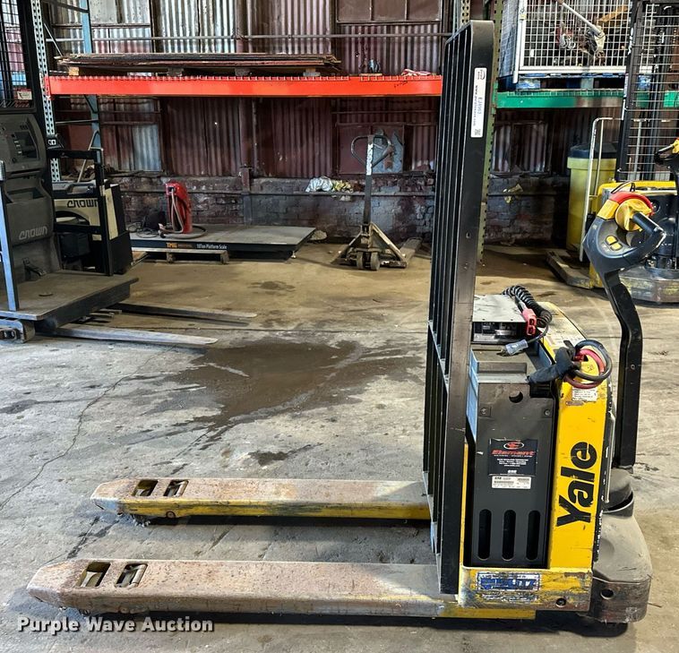 image for item EJ4963 Yale MPW050-EN24T2748 pallet jack