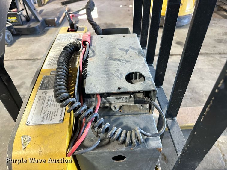 image for item EJ4963 Yale MPW050-EN24T2748 pallet jack