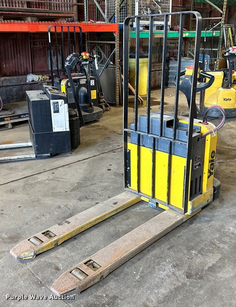 image for item EJ4971 Yale MPW050-EN24T2748 pallet jack