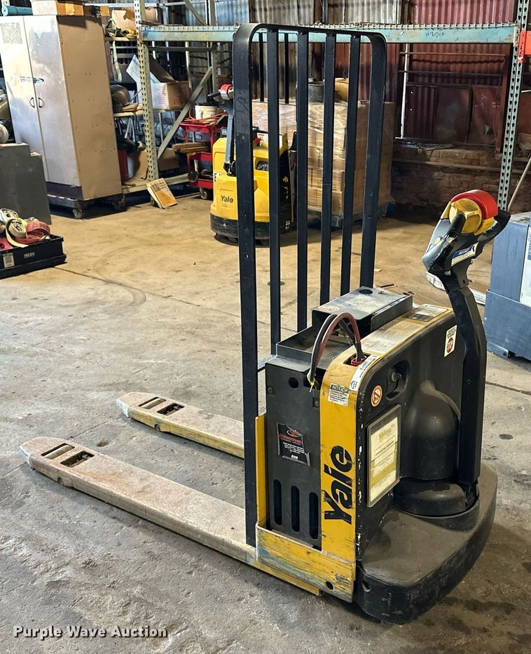 image for item EJ4971 Yale MPW050-EN24T2748 pallet jack