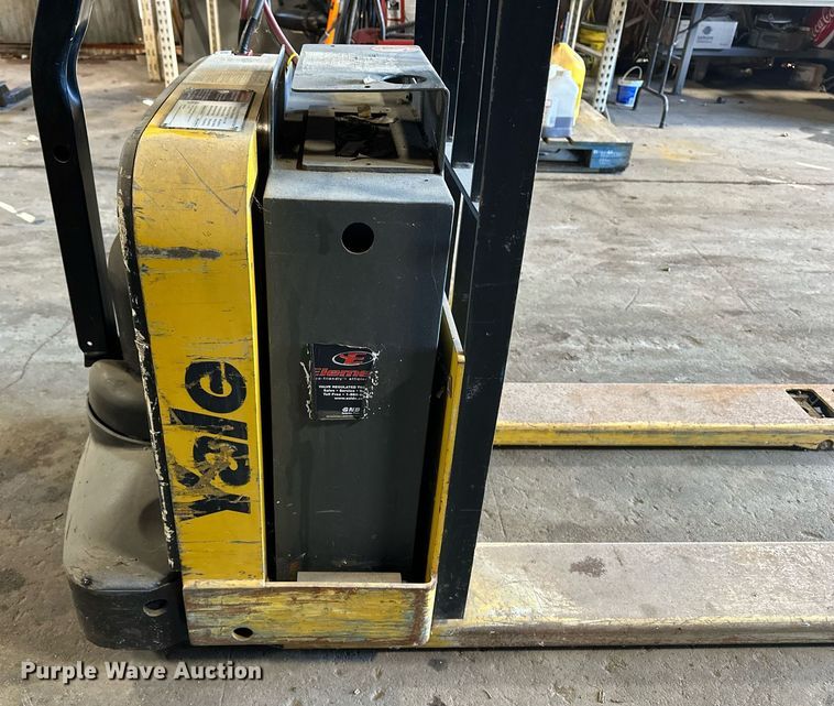 image for item EJ4971 Yale MPW050-EN24T2748 pallet jack