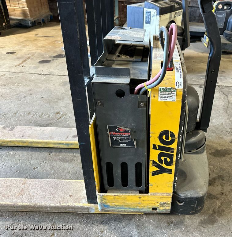 image for item EJ4971 Yale MPW050-EN24T2748 pallet jack