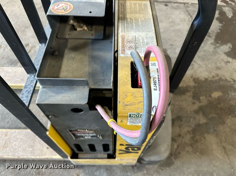 image for item EJ4971 Yale MPW050-EN24T2748 pallet jack