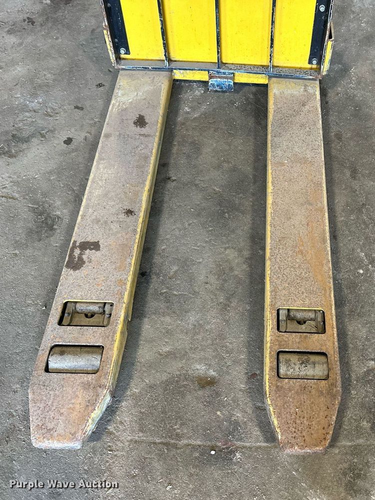 image for item EJ4971 Yale MPW050-EN24T2748 pallet jack