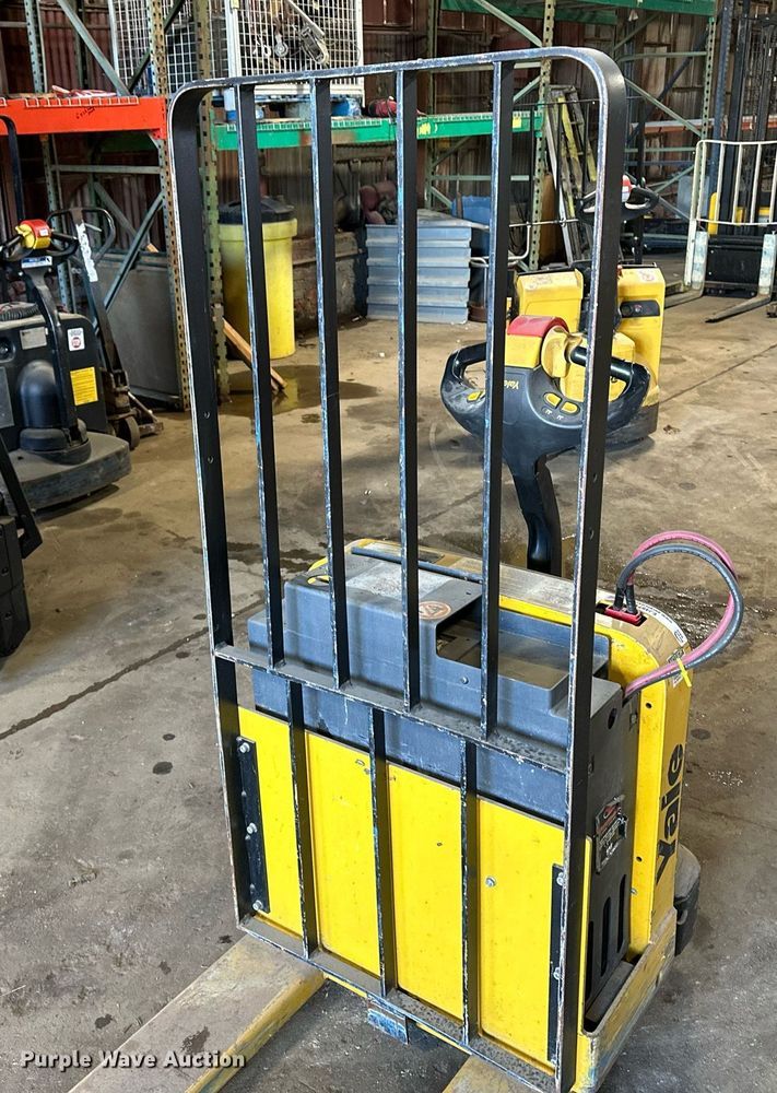 image for item EJ4971 Yale MPW050-EN24T2748 pallet jack