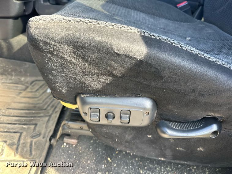 image for item EJ4975 2005 Dodge Ram 3500 Quad Cab pickup truck