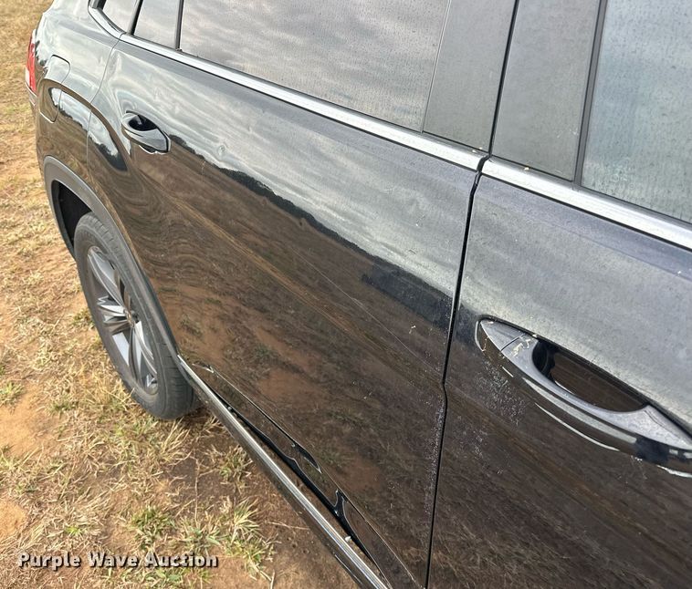 image for item EJ5083 2020 Volkswagen Atlas Cross Sport SUV