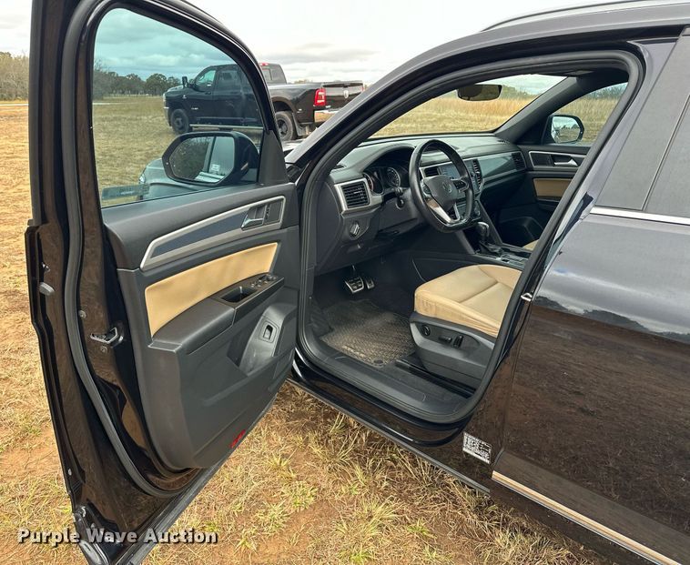 image for item EJ5083 2020 Volkswagen Atlas Cross Sport SUV