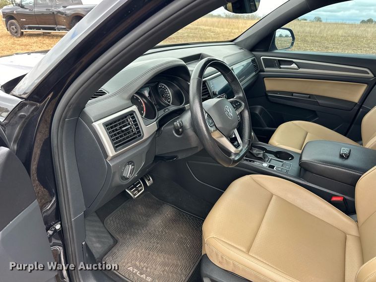 image for item EJ5083 2020 Volkswagen Atlas Cross Sport SUV