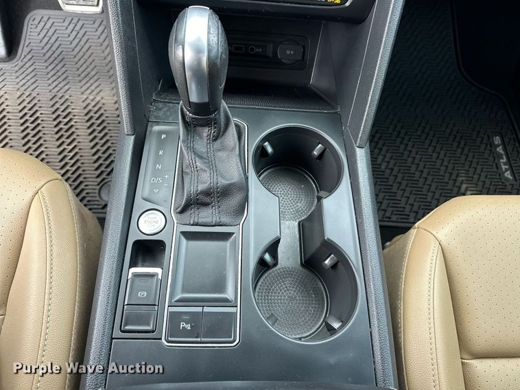 image for item EJ5083 2020 Volkswagen Atlas Cross Sport SUV