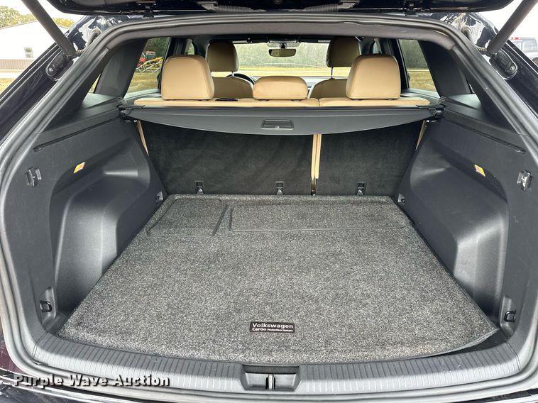 image for item EJ5083 2020 Volkswagen Atlas Cross Sport SUV