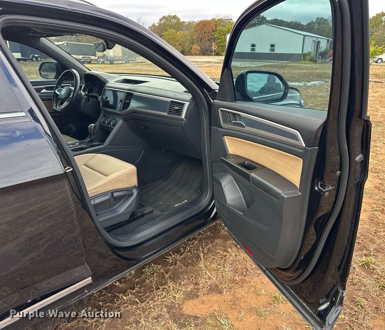 image for item EJ5083 2020 Volkswagen Atlas Cross Sport SUV