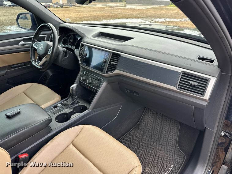 image for item EJ5083 2020 Volkswagen Atlas Cross Sport SUV