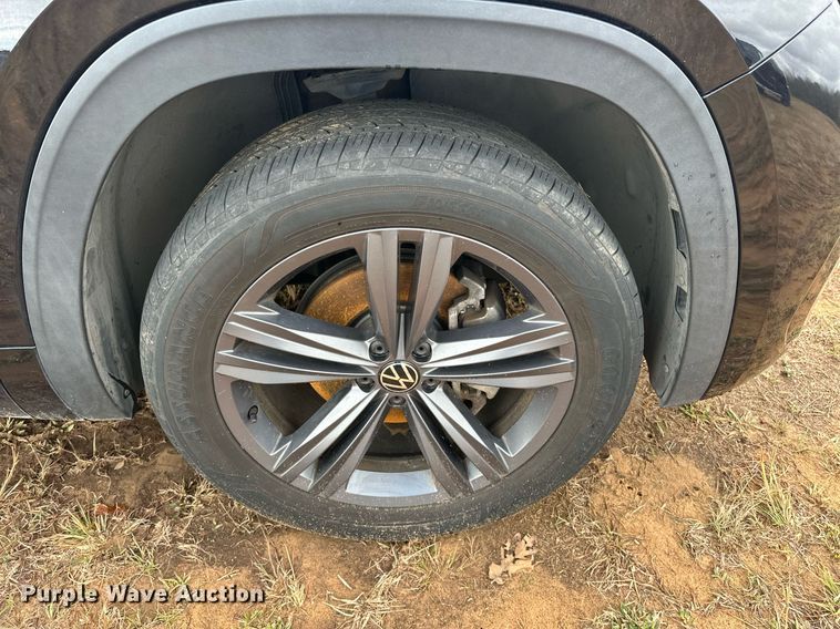 image for item EJ5083 2020 Volkswagen Atlas Cross Sport SUV