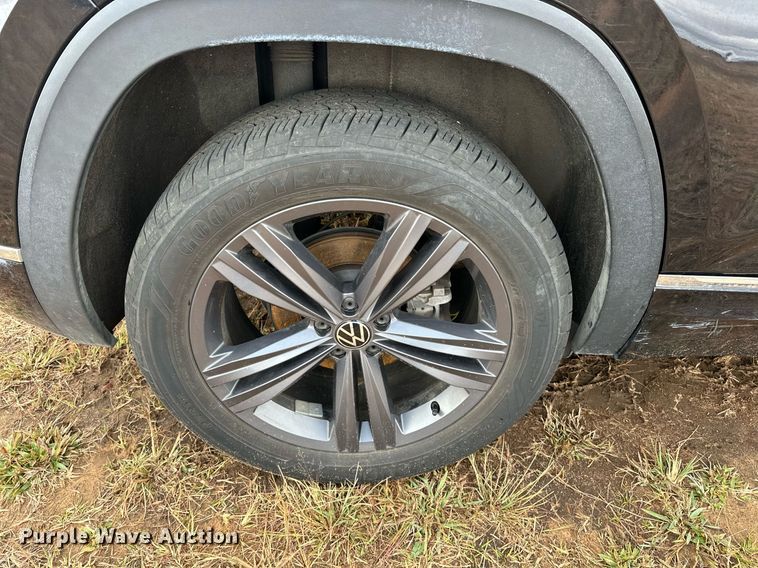 image for item EJ5083 2020 Volkswagen Atlas Cross Sport SUV