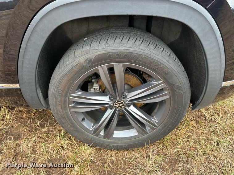 image for item EJ5083 2020 Volkswagen Atlas Cross Sport SUV