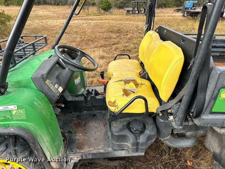 image for item EJ5086 2013 John Deere Gator 825i utility vehicle