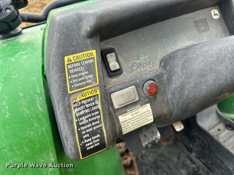 image for item EJ5086 2013 John Deere Gator 825i utility vehicle