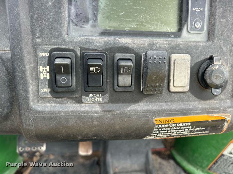 image for item EJ5086 2013 John Deere Gator 825i utility vehicle