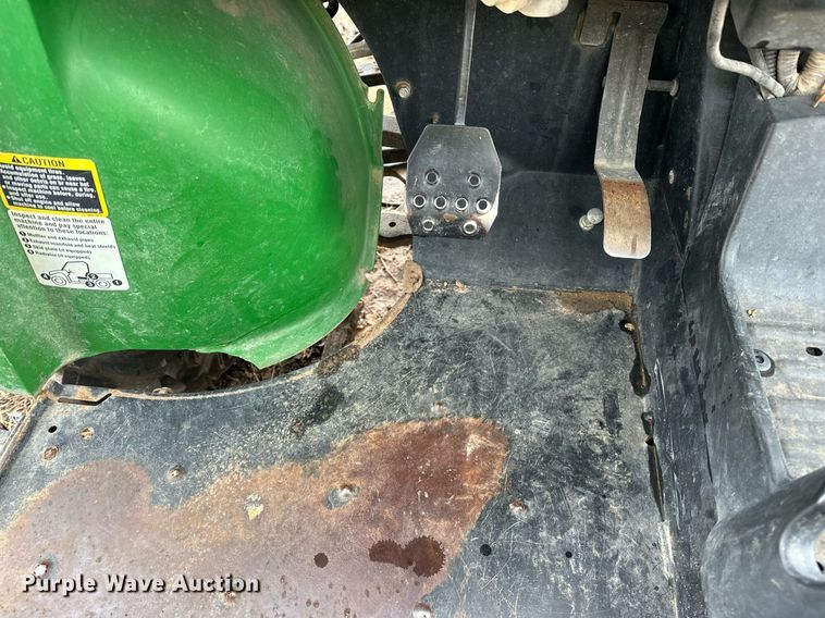 image for item EJ5086 2013 John Deere Gator 825i utility vehicle