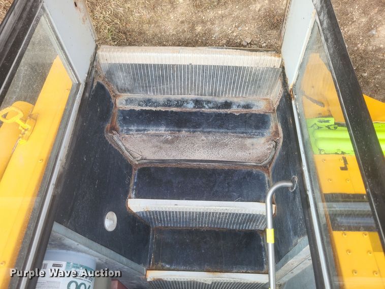 image for item EJ8088 2004 Thomas FS65 school bus