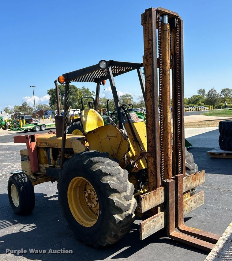 image for item EK3372 1979 John Deere 480-B forklift