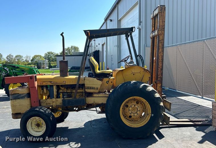 image for item EK3372 1979 John Deere 480-B forklift