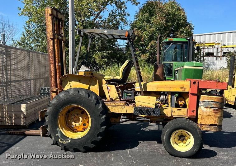 image for item EK3372 1979 John Deere 480-B forklift