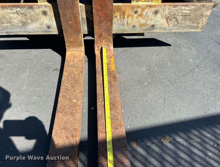 image for item EK3372 1979 John Deere 480-B forklift