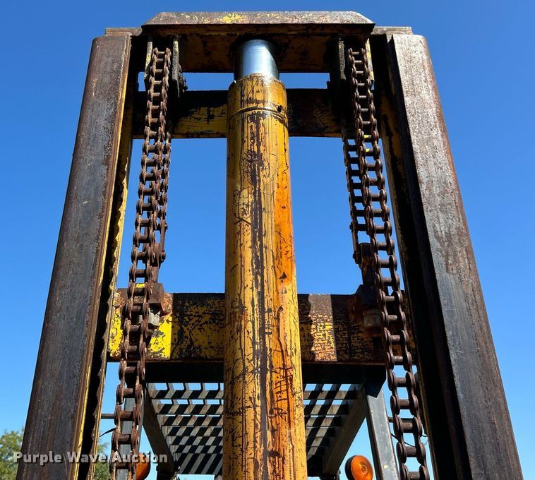 image for item EK3372 1979 John Deere 480-B forklift