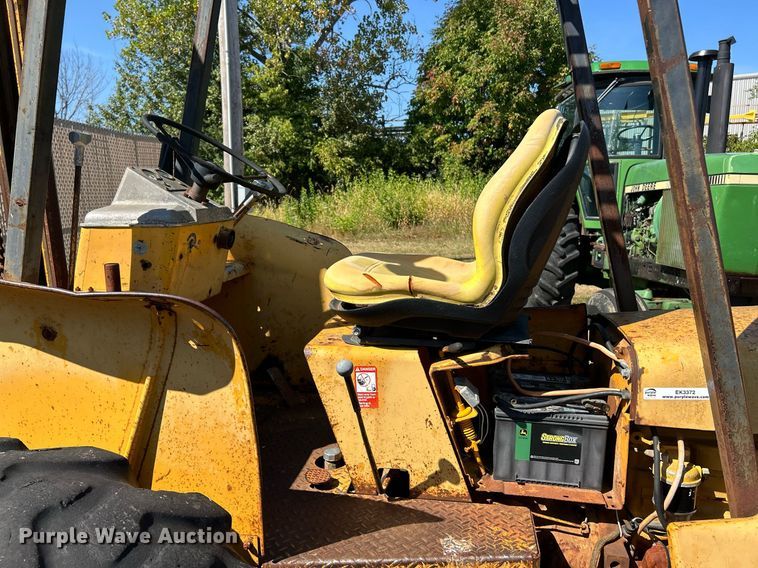 image for item EK3372 1979 John Deere 480-B forklift