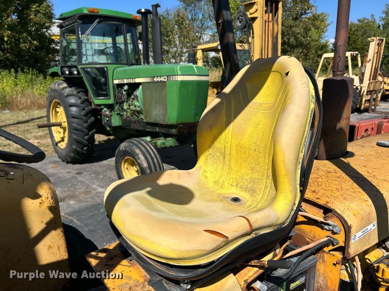 image for item EK3372 1979 John Deere 480-B forklift