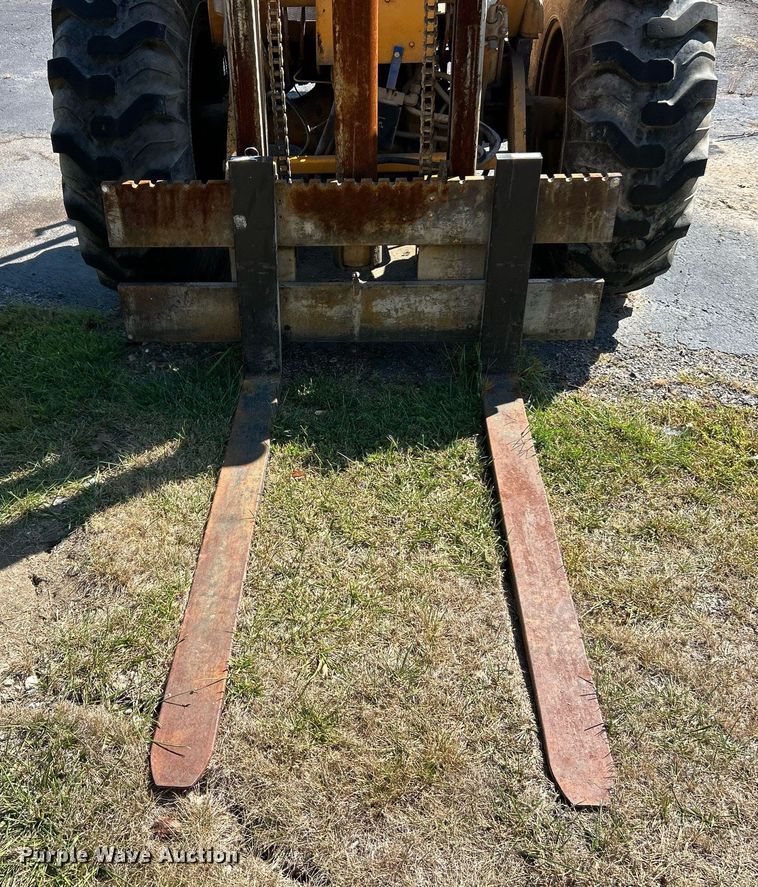 image for item EK3374 John Deere 480-BD forklift