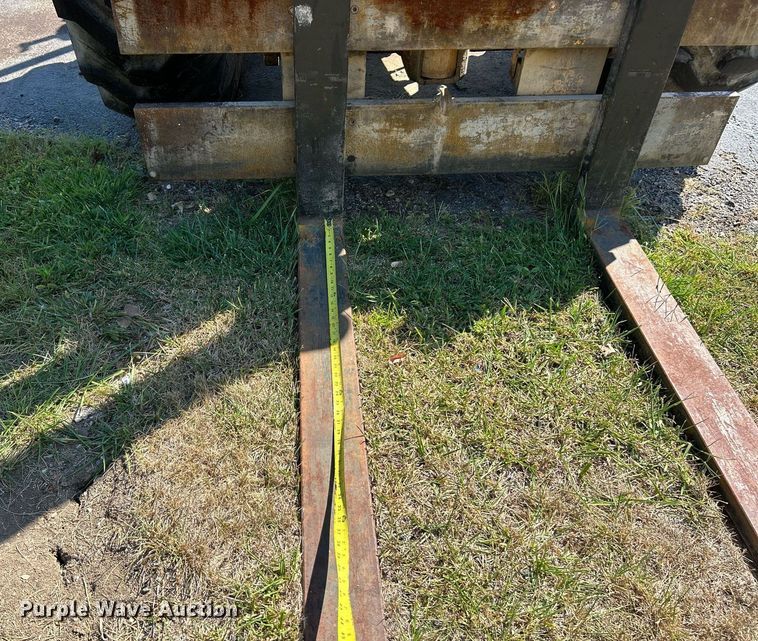 image for item EK3374 John Deere 480-BD forklift