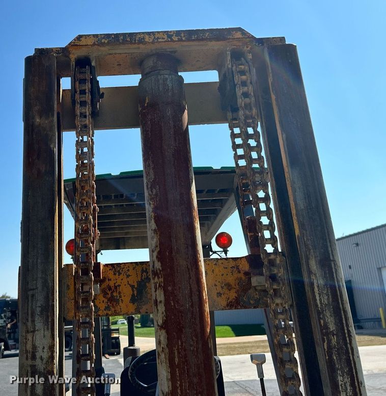 image for item EK3374 John Deere 480-BD forklift