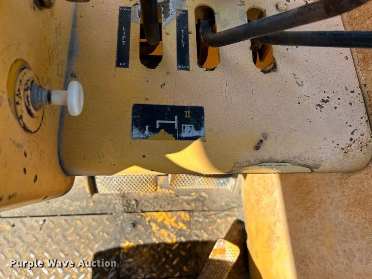 image for item EK3374 John Deere 480-BD forklift