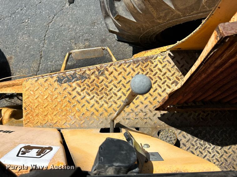 image for item EK3374 John Deere 480-BD forklift