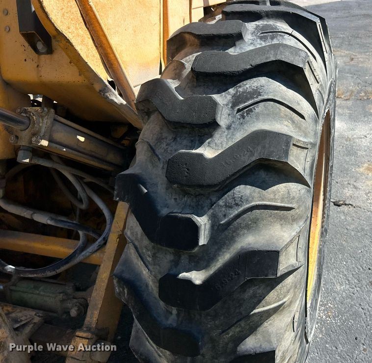 image for item EK3374 John Deere 480-BD forklift