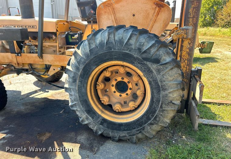 image for item EK3374 John Deere 480-BD forklift